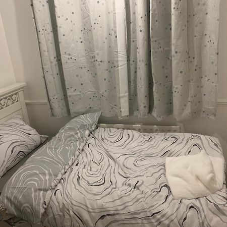 At Apex House Single Room Horndon-on-the-Hill Bagian luar foto
